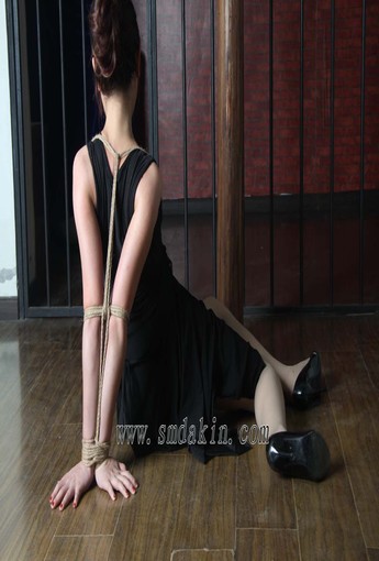绳艺体验馆怎么样(绳艺模特戴口塞球图片) 绳艺体验馆怎么样(绳艺模特戴口塞球图片)